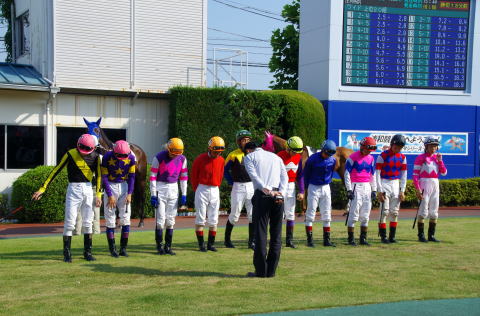 地方競馬共有馬主ビッグダディオーナーズクラブ「浦和競馬場パドック」