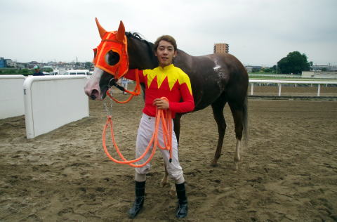 地方競馬共有馬主ビッグダディオーナーズクラブ「浦和競馬場トサノナデシコと中野騎手」