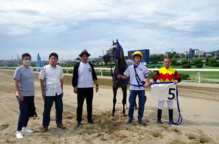 地方競馬共有馬主クラブ ビッグダディオーナーズクラブ 「ナイフレスト」の優勝写真