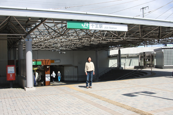 �p�L�O�s���Z���^�[�܂ł̈ē��}