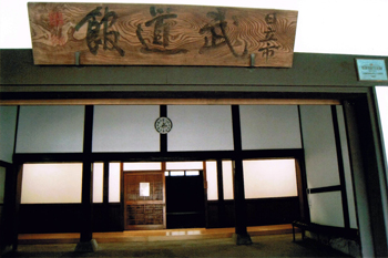 �p�L�O�s���Z���^�[�܂ł̈ē��}