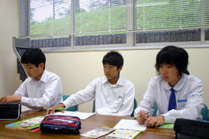 �ʐM���̊F����